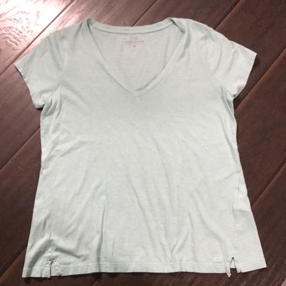 Vineyard Vines Tops - GONE 8/19❗️Vineyard Vines V Neck Everyday Tee